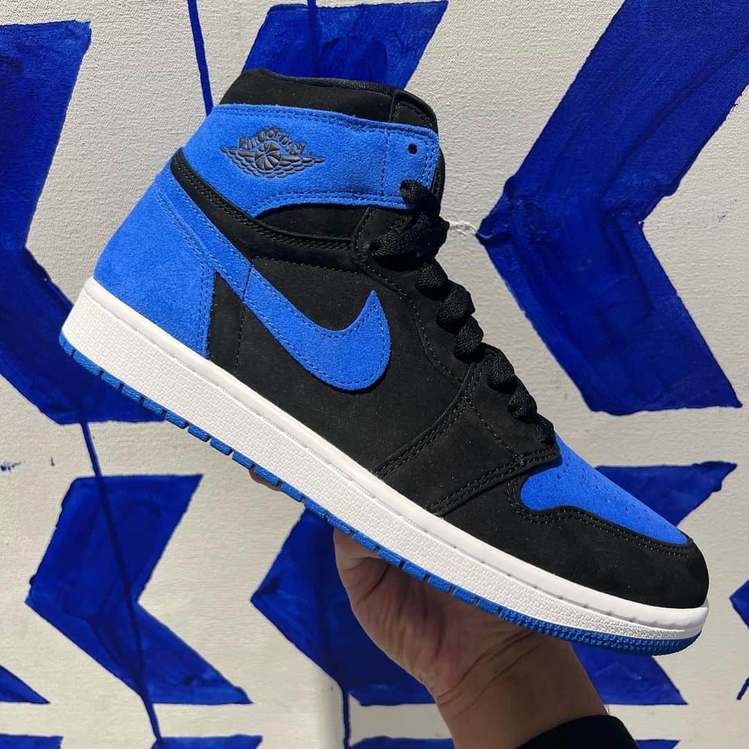 Nice Kicksさんのインスタグラム写真 - (Nice KicksInstagram)「Jordan Brand continues its Reimagined series with another must-have Air Jordan 1 ✨ The “Royal Reimagined” AJ1 is looking like a must-add to your collection! 🔥  You can cop an authentic pair right now through @ebay backed by Authenticity Guarantee at our LINK IN BIO ☑️ @ebaysneakers  #ebaysneakers #AuthenticityGuarantee #ebaypartner」11月5日 0時37分 - nicekicks