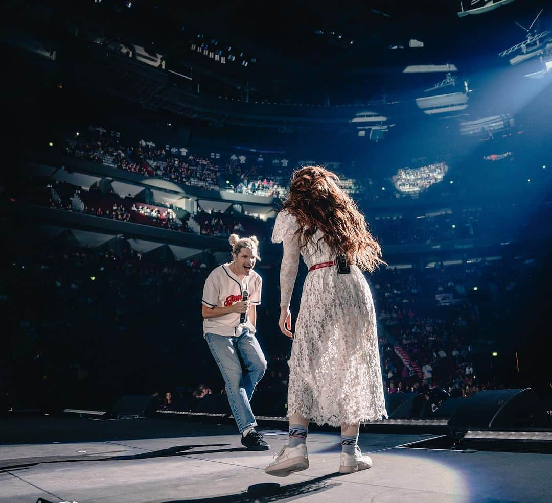 グループラブさんのインスタグラム写真 - (グループラブInstagram)「We are playing @thegarden TONIGHT with pink …and if I can be totally honest with you- it really feels like I’m making this shit up…but to the best of my knowledge we are playing @thegarden with PINK tonight and tomorrow 🙌❤️🫣if this is a dream don’t you wake me up and if you’re in this dream with us- see you tonight 🙌」11月5日 0時56分 - grouplove