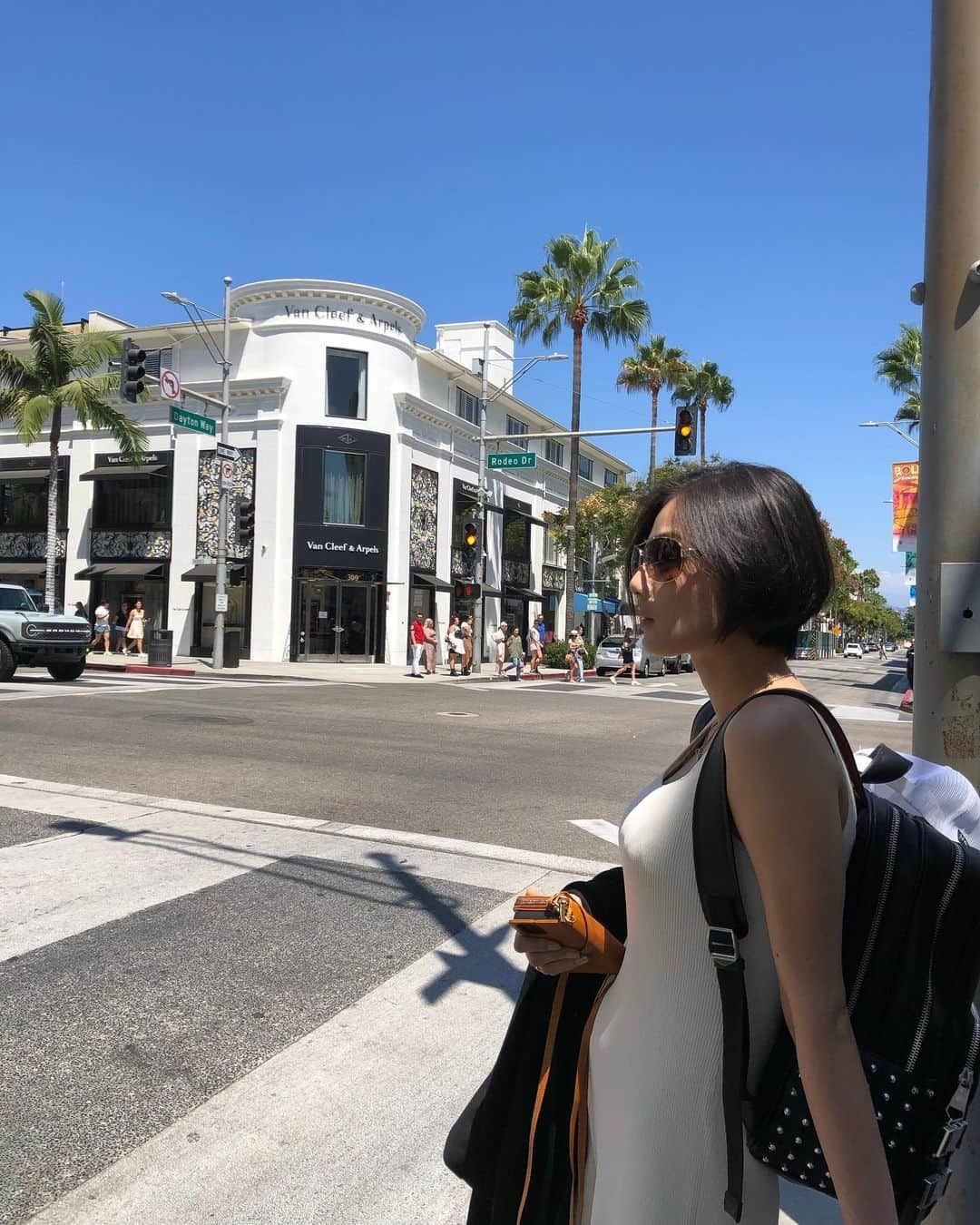 片山萌美のインスタグラム：「🚦💃  ロデオドライブで 信号待ち  気分はプリティウーマン♡  #losangeles #rodeodrive #california #過去pic #プリティウーマン #moemikatayama」