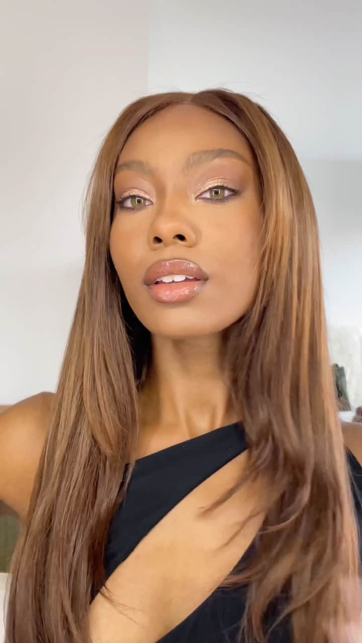 KIKO MILANOのインスタグラム：「@theacaciamcbride is lighting up the holiday season in shimmery gold! 💛 Glam up with our #KIKOHolidayPremiere collection and make this festive season even more radiant 🎁  Sublime Hydra Face Serum - Holiday Premiere 24h Lasting Foundation 07, 08 - Holiday Premiere Setting Face Powder - Holiday Premiere Liquid Face Highlighter 02 - Holiday Premiere Lasting Duo Eye Pencil 01 - Holiday Premiere Dreamy Eyeshadow Palette - Holiday Premiere Hydra Lip Stylo 02 - Lasting Matte Veil Liquid Lip Colour 01 - 3D Hydra Lipgloss 08 - Unmissable Brushes Gift Set   #KIKOTrendsetters #makeuptutorial #glowymakeup #shimmereyeshadow #glodeyeshadow」