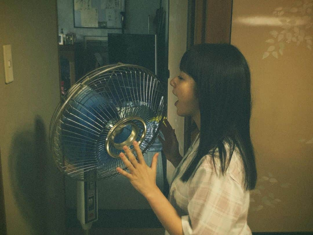 平祐奈さんのインスタグラム写真 - (平祐奈Instagram)「🐟🩵💚  おはようございます☀️ 3連休はいかがお過ごしですか?  私はついに #NOISESOFF が開幕してパワフルでいつも以上にエネルギッシュな日々を過ごしております！🕺🩷  そして本日のお昼1時25分から 東海テレビ『我が家の夢 ~WRCと恋のかけ橋~』 放送です！2年ぶりに帰ってきた大津家、あかりはどう成長しているのか⁉︎今回も豊田の魅力たっぷりでお届けします  心温まるお話になっているのでぜひぜひ ほっこりご覧ください♡  放送後に見逃し配信もあるよーー！  ほいじゃ！まったねーーー！！！ #我が家の夏 #イッセー尾形 さん #藤田弓子 さん #中川大輔 さん #吉田ウーロン太 さん」11月5日 9時00分 - yunataira_official