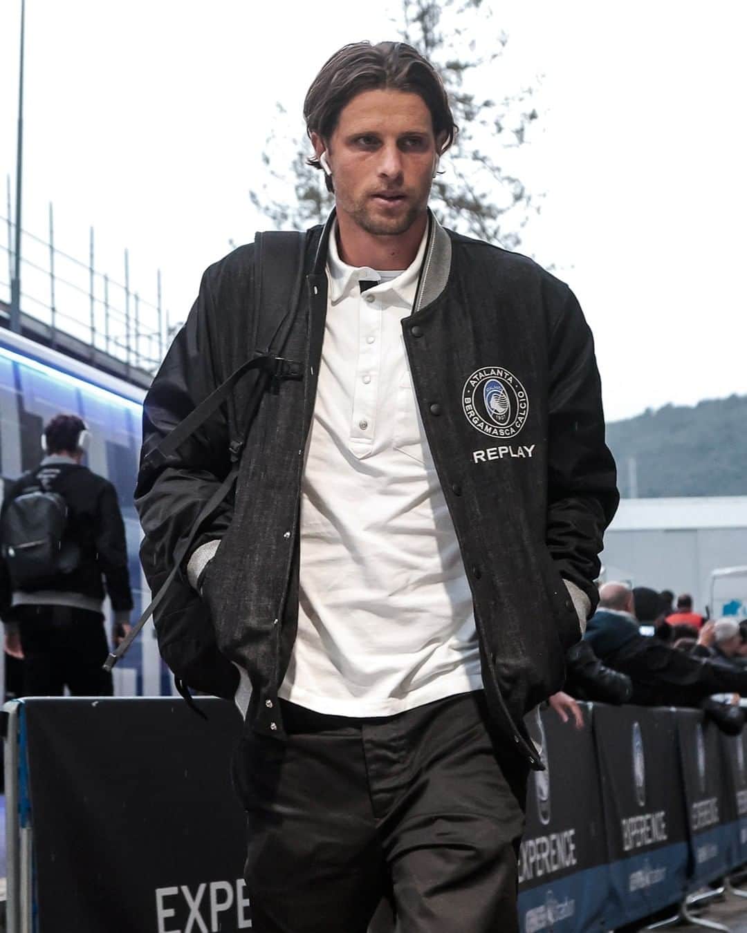 アタランタBCのインスタグラム：「Arrivati a casa 📍🏡  Guys at home 🏟♥️  #AtalantaInter #SerieA #GoAtalantaGo ⚫️🔵」