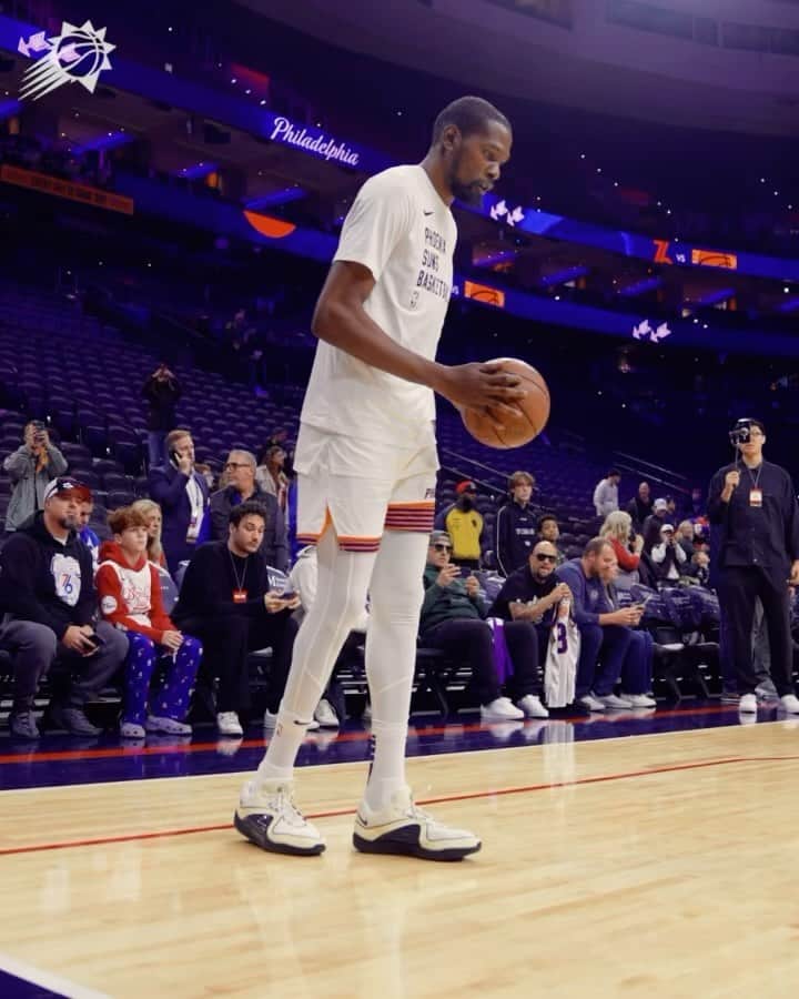 NBAのインスタグラム：「KD getting ready for some early hoops 🔜」