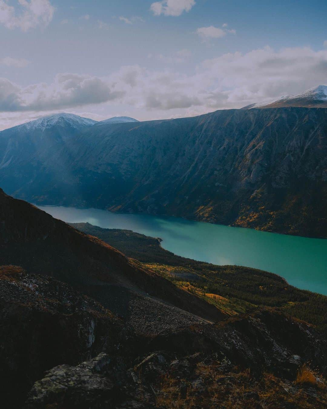 Explore Canadaさんのインスタグラム写真 - (Explore CanadaInstagram)「Introducing the final three creators in our Creators Network!  Check out our previous posts to learn more about our new Creators Network and the other creators.  📷 Photo 1-2: Tammy @tammyplarkin, Northwest Territories 📷 Photo 3-4: Jenny @jdubcaptures, Nunavut 📷 Photo 5-6: Danielle @danimarielister, The Yukon  #ExploreCanada #ExploreCanadaCreator  Image description:  Photo 1) Person in a cream, blue and brown sweatshirt stands in front of a blurred background of green and yellow trees. Photo 2) A green boat and a red boat are docked on a rocky beach. Flashes of bright green light illuminate a dark blue sky and reflect off a body of water. Photo 3) Person wearing a black parka is looking off into the distance with her hands in her pocket. Gray and blue clouds fill the sky. Photo 4) A tall red and brown rock formation surrounds a rocky beach. A boat is docked on the edge of the beach. Blue green water surrounds another rock formation that has two pillars. Blue and grey clouds paint the sky. Photo 5) Person in a red jacket smiles, snow covered trees and mountains are blurred in the distance. Photo 6) Wide shot of two mountain ranges covered in green trees and topped with snow. In between, there’s a turquoise body of water.」11月5日 1時33分 - explorecanada