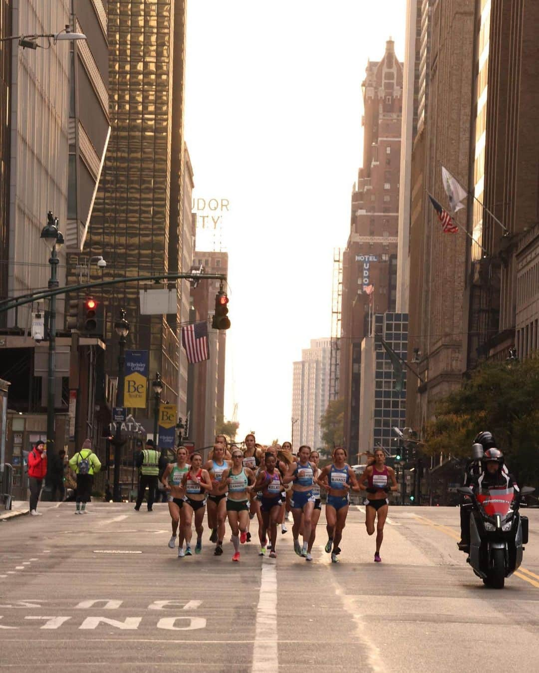 アボットジャパンさんのインスタグラム写真 - (アボットジャパンInstagram)「Living your best life looks good on you, NYC.   Thanks to all of our Abbott Dash to the Finish 5k runners for showing us what the pursuit of good health looks like. 💙🏃🏙️」11月5日 1時34分 - abbottglobal