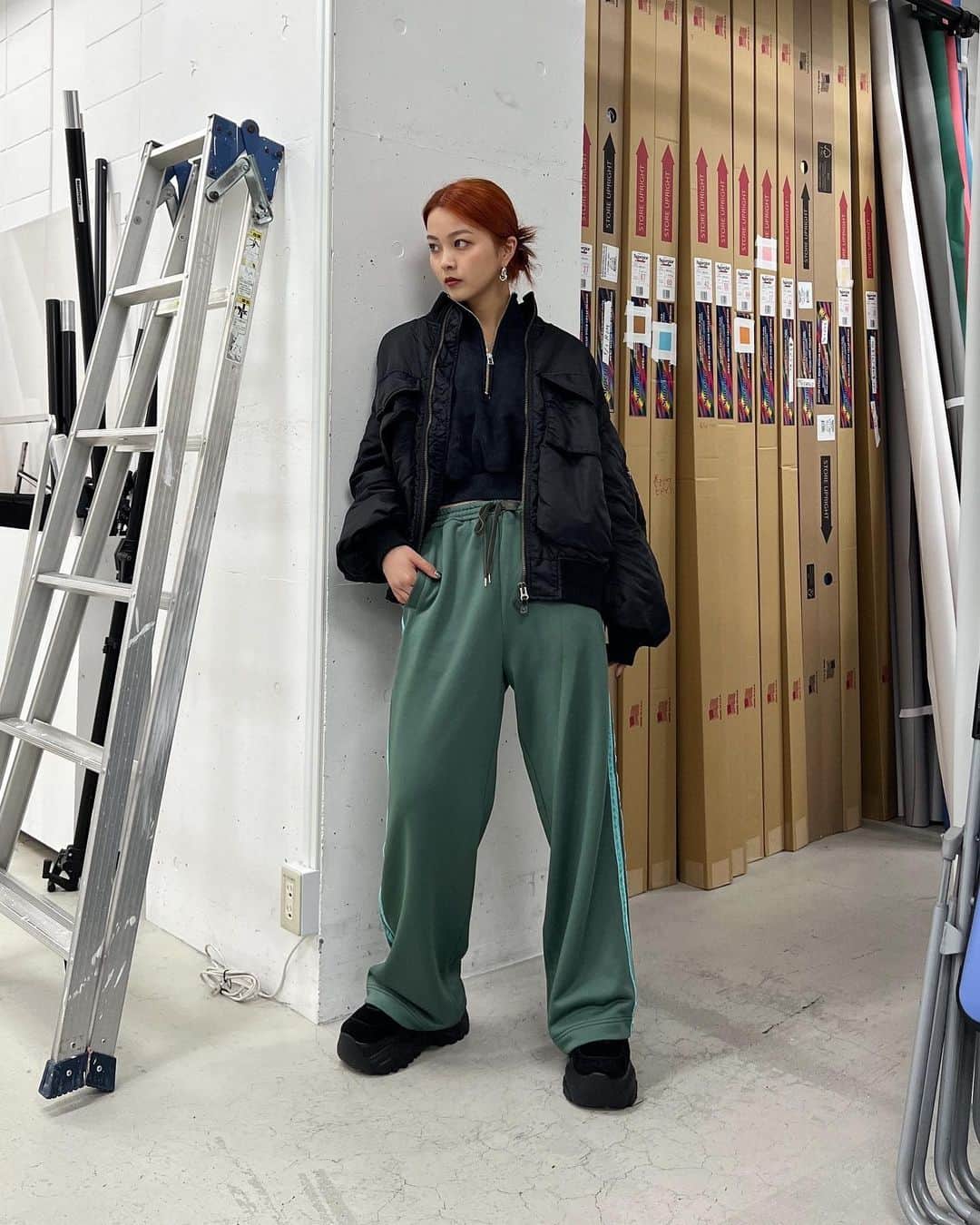SLY OFFICIAL INFORMATIONのインスタグラム：「ㅤㅤㅤㅤㅤㅤㅤㅤㅤㅤㅤㅤㅤ #SLY_info @miyu_sasaki17【164cm】 ルクア大阪店スタッフ _________________________________ SLY店舗・WEBSTORE・ZOZOTOWNにて販売中 ☑︎DAMAGE 2WAY OVER MA-1 (030GAY30-1010) D/RED,BLK,MINT ㅤㅤㅤㅤㅤㅤㅤㅤㅤㅤㅤㅤㅤ ☑︎POINT LOGO CROP SW (030GAA90-3830) NVY,WHT,BLK,D/RED ㅤㅤㅤㅤㅤㅤㅤㅤㅤㅤㅤㅤㅤ ☑︎FIELD TRACK PT (030GAY81-3700) KHA,L/BLU ㅤㅤㅤㅤㅤㅤㅤㅤㅤㅤㅤㅤㅤ ☑︎2WAY MULTI HOOP P/EARRING (030GAR56-6390) Multi  ☑︎F/SUEDE MULTI PIECE SNEAKERS (030GAZ55-5920) BLK __________________________________ ※配送の都合により発売日が異なる場合がございます。 ※店舗により在庫状況が異なります。 #SLY #SLY_fav」