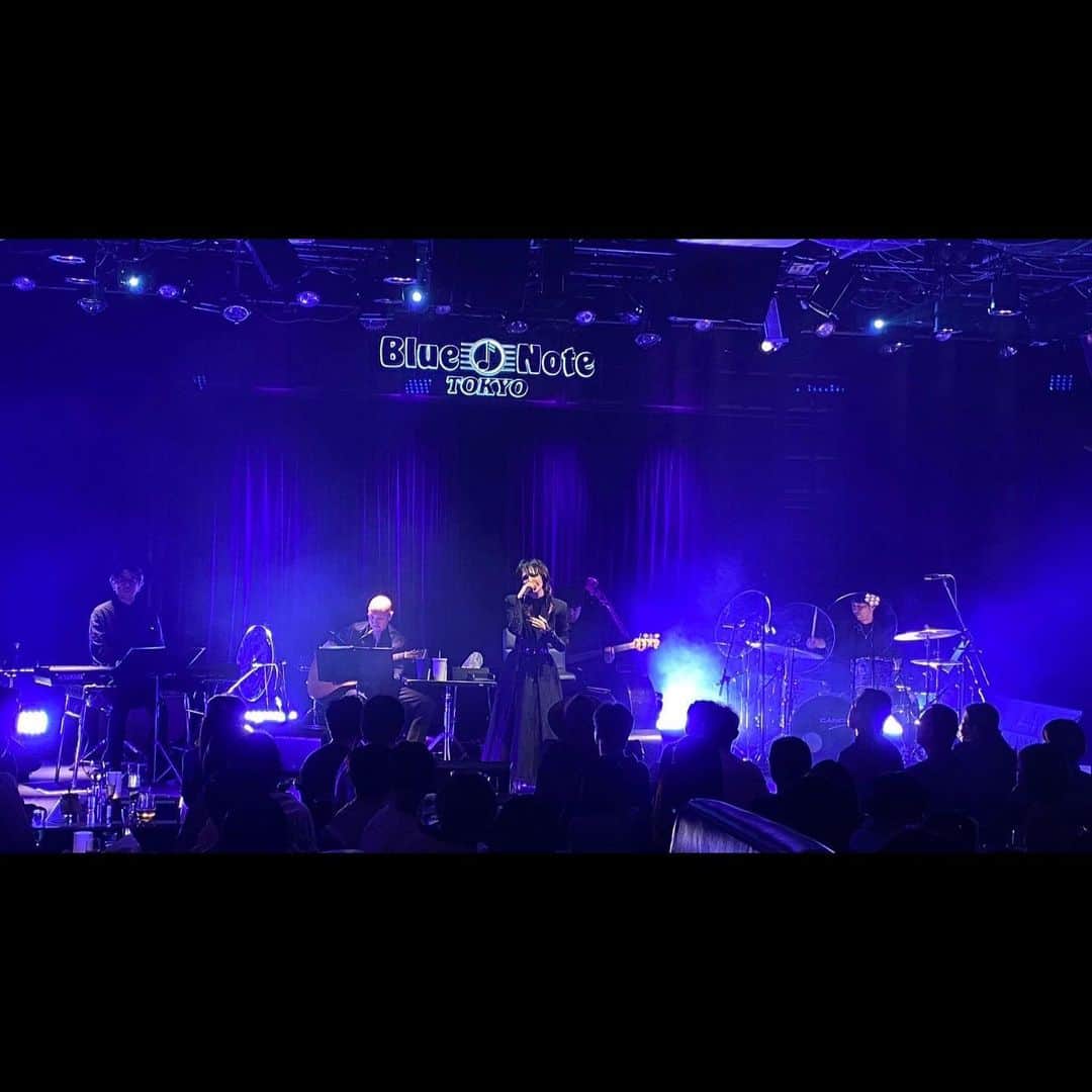 中島美嘉さんのインスタグラム写真 - (中島美嘉Instagram)「. 昨日blue note ２日目 本当に楽しくて あっという間に 終わってしまいました、、、 またやりたいなぁ♡  来てくださった方 本当にありがとう ございました！  #bluenote #ブルーノート #2日目」11月5日 12時37分 - mikanakashima_official