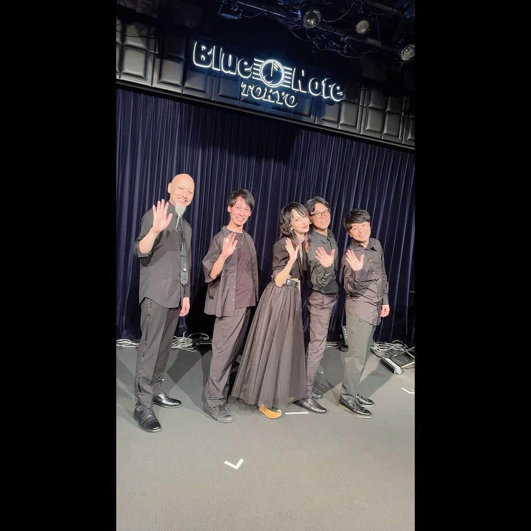 中島美嘉さんのインスタグラム写真 - (中島美嘉Instagram)「. 昨日blue note ２日目 本当に楽しくて あっという間に 終わってしまいました、、、 またやりたいなぁ♡  来てくださった方 本当にありがとう ございました！  #bluenote #ブルーノート #2日目」11月5日 12時37分 - mikanakashima_official