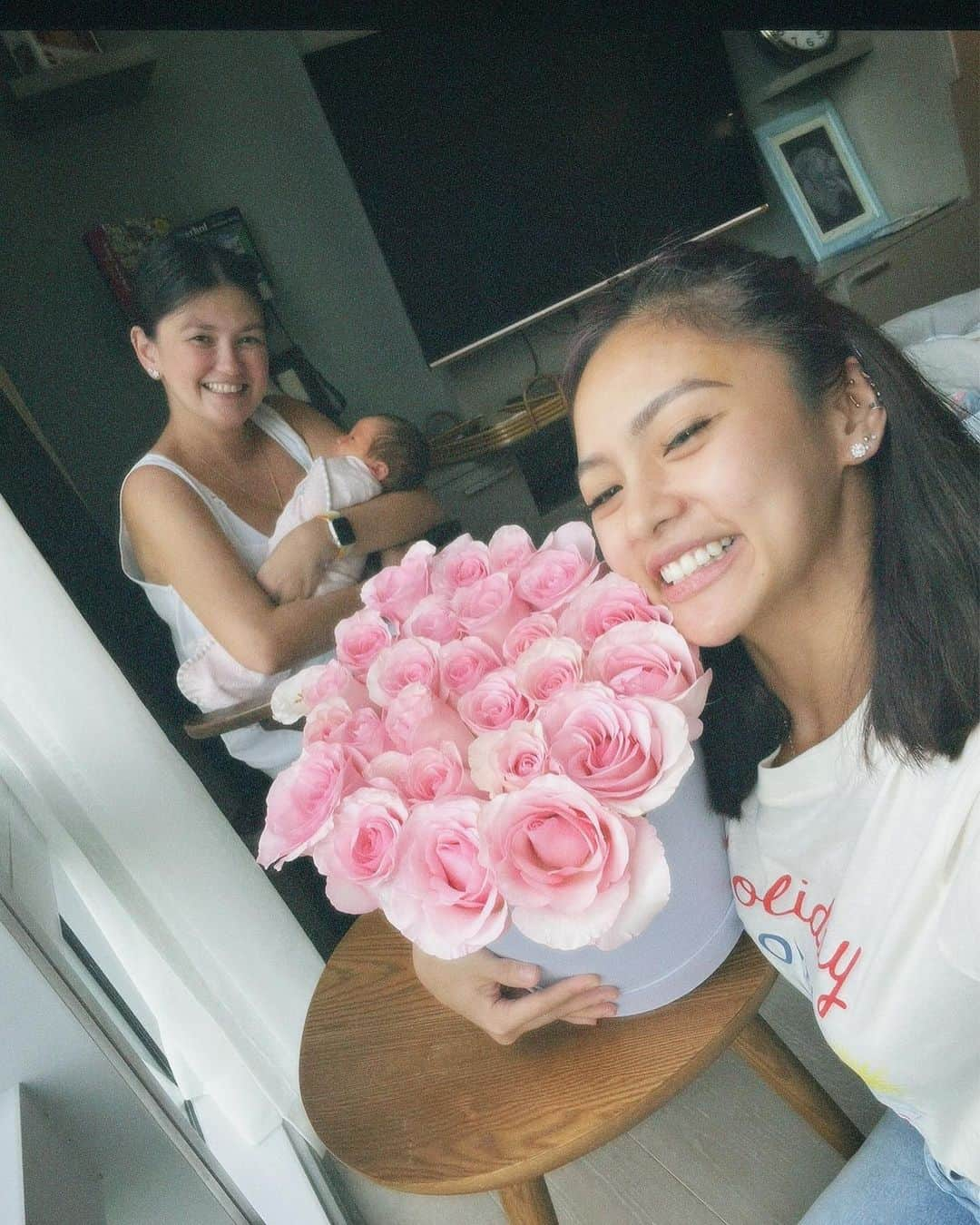 Kim Chiuさんのインスタグラム写真 - (Kim ChiuInstagram)「Happy birthday, momsy @iamangelicap 💗 never ko na imagine na magiging kaibigan ko ang isang Angelica Panganiban. Thank you for being a great friend to me, napaguspan nga natin kahapon, without even saying alam mo lahat ng nangyayari sa buhay ko. Thank you, moms for always being there for me and sa buhay kailangan mo ng kaibigan na totoo sayo wala nang pabulaklak basta yun na yun!😅 We may not see each other often, pero thank you dahil alm ko lagi kang anjan para sakin. Swerte ako na may kaibigan ako tulad mo and momsy @bela ☺️ I love you so much momsy! Super happy ako sa nangyayari sa life mo! 🥰🥰🥰 deserve mo lahat ng meron ka ngayon. Excited na ako sa susunod na mga buwan para sayo! Looking forward ng malala!!!😅❤️Happy birthday, moms! More happiness, more blessings, more bondingssz, and shempre good health!💗💗💗 love you sooo sooo much! 🥰🥰🥰 ❤️❤️❤️ Thank you  @gregg_homan and bean for making my momsy COMPLETE!🥹🙏🏻🥰」11月5日 12時39分 - chinitaprincess