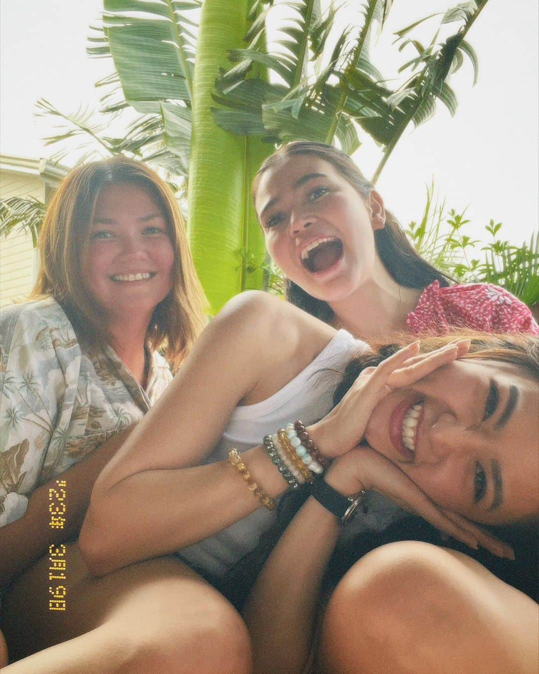 Kim Chiuさんのインスタグラム写真 - (Kim ChiuInstagram)「Happy birthday, momsy @iamangelicap 💗 never ko na imagine na magiging kaibigan ko ang isang Angelica Panganiban. Thank you for being a great friend to me, napaguspan nga natin kahapon, without even saying alam mo lahat ng nangyayari sa buhay ko. Thank you, moms for always being there for me and sa buhay kailangan mo ng kaibigan na totoo sayo wala nang pabulaklak basta yun na yun!😅 We may not see each other often, pero thank you dahil alm ko lagi kang anjan para sakin. Swerte ako na may kaibigan ako tulad mo and momsy @bela ☺️ I love you so much momsy! Super happy ako sa nangyayari sa life mo! 🥰🥰🥰 deserve mo lahat ng meron ka ngayon. Excited na ako sa susunod na mga buwan para sayo! Looking forward ng malala!!!😅❤️Happy birthday, moms! More happiness, more blessings, more bondingssz, and shempre good health!💗💗💗 love you sooo sooo much! 🥰🥰🥰 ❤️❤️❤️ Thank you  @gregg_homan and bean for making my momsy COMPLETE!🥹🙏🏻🥰」11月5日 12時39分 - chinitaprincess