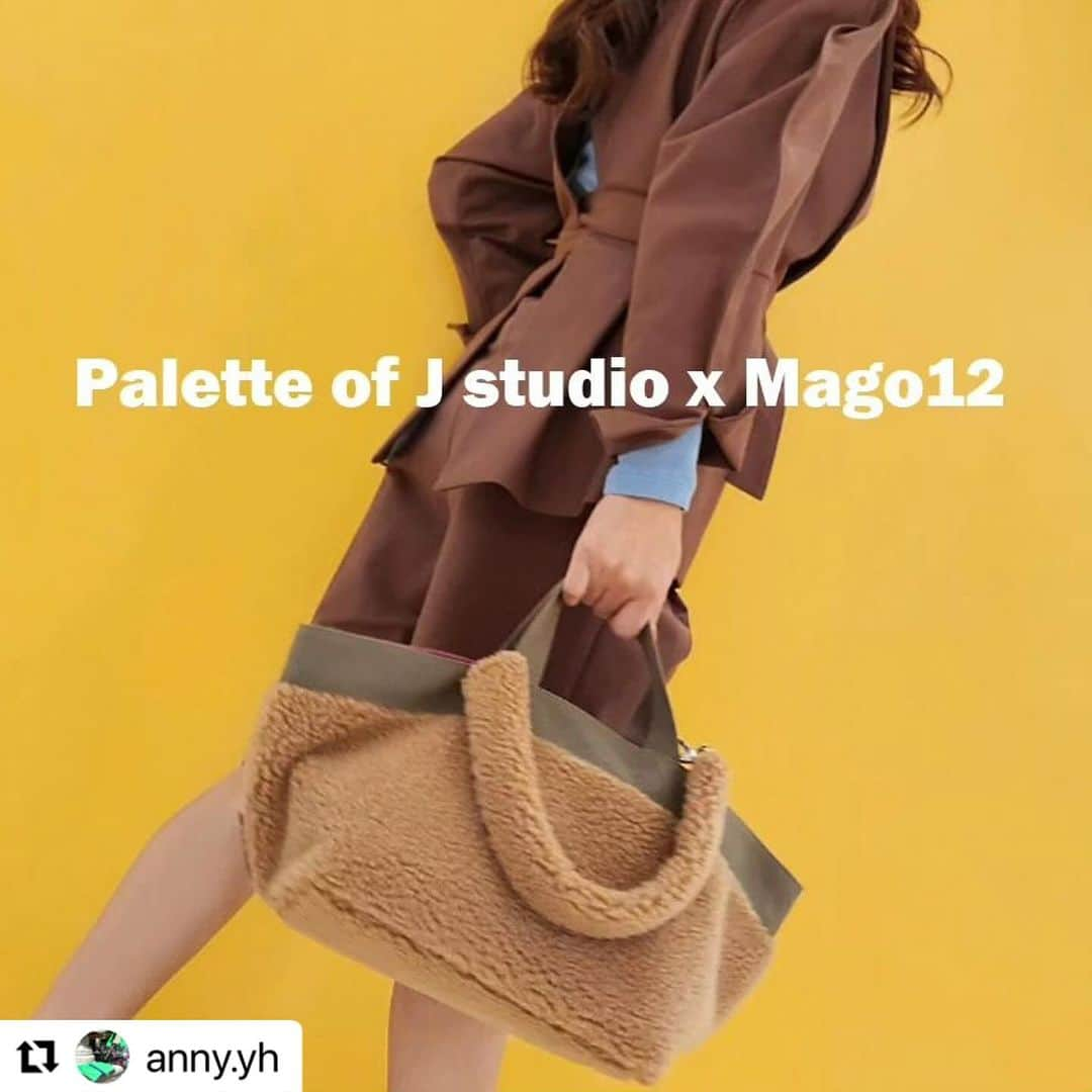 イ・スンヨンのインスタグラム：「#Repost @anny.yh ・・・ . 6일 월요일 OPEN 🗯 🐑🐑양털가방 공구🐑🐑  🐑Palette of J studio x 이승연Mago12  🐑공구 🐑6일 -12일 🩵Blue 🤎Brown  🤍White (가방,양털스트랩,양털파우치,숏스트랩 총4종 풀셋트구성) 🐑지퍼 🐑바닥판 탈부착  🐑이너포켓 2개  🐑양털파우치는 스트랩을 연결하여 백으로 활용 가능합니다.  . @leesyaram 이승연Mago12 www.mago12.co.kr  . . #FW는양털 #최저가로만나보세요 #Mago12  #이승연샵 #잔디뽀글이백 #슈퍼띵스오버핏볼륨소매자켓/팬츠 #슈퍼띵스울텐셀터틀넥 #텍스타일디자이너유니크데일리백  #PaletteofJstudio #EVERYTHINGGONNABEALRIGHT🐑」