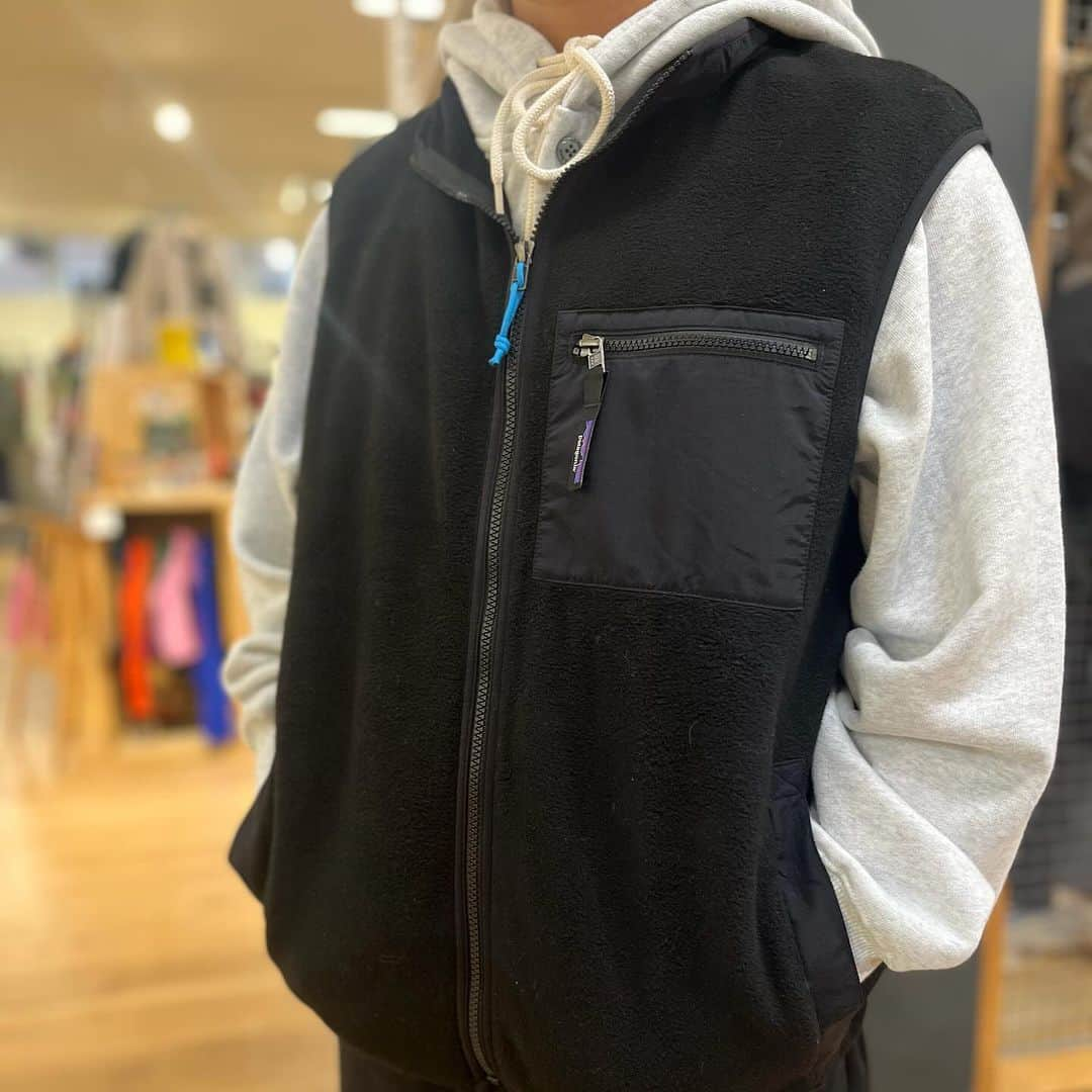 SUNDAY MOUNTAINさんのインスタグラム写真 - (SUNDAY MOUNTAINInstagram)「・ 【NEW ARRIVAL】  Patagonia より 根強い人気のある「シンチラ」シリーズが入荷しました。  ふんわり軽い、中厚のあたたかいフリースが 抜群の保温力と汗をかいてもすぐに乾く速乾性を備え、日常使いの便利なアイテムです。  ▶︎Patagonia    Synch Jacket  　¥22,000   Synch Vest 　¥19,800   在庫状況については、店頭またはDMにてお問い合わせください。  #thegate  #sundaymountain  #patagonia  #パタゴニア #シンチラ」11月5日 12時43分 - sundaymountain