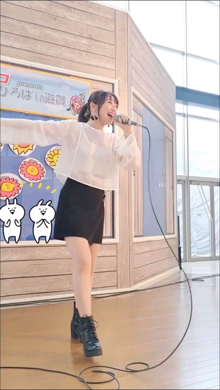 夏目樹里のインスタグラム：「「Balance★Game」後半 at 滋賀AQUA21🤩 movie by kaeさん✨  少し日が空いてしまいましたが こないだの続き動画〜🥳  まだまだ完璧には程遠いけど、 ラストが気持ちよく出ているので、 自分的には喉がちゃんと覚醒してる状態だ🤩  そして「ありがとうございま〜す」は 裏声に戻る😜  何より皆さんの曲フル手拍子❣️ 感謝してもしきれません🥹🥹🥹💕」