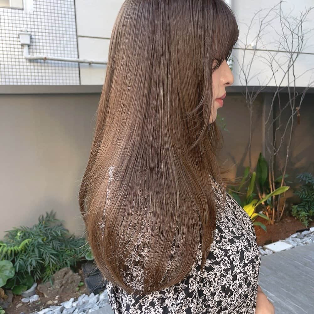 飛田彩のインスタグラム：「少しくくすみをなんの色でも入れてあげるのが今年はかわいい🫶🏻  グレージュカラーもくすみさせすぎず黄、オレンジをいかに抑えてあげるかが本当に楽しい🥰🩵  ご相談お待ちしています🙏」