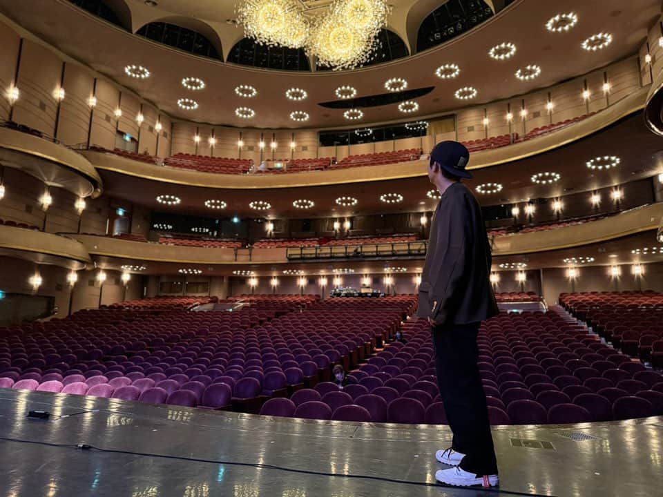 石田明のインスタグラム：「梅田芸術劇場はほんまええ劇場。また来年もやりたいなー  #NONSTYLE #おもてうら #石田明 #梅田芸術劇場」