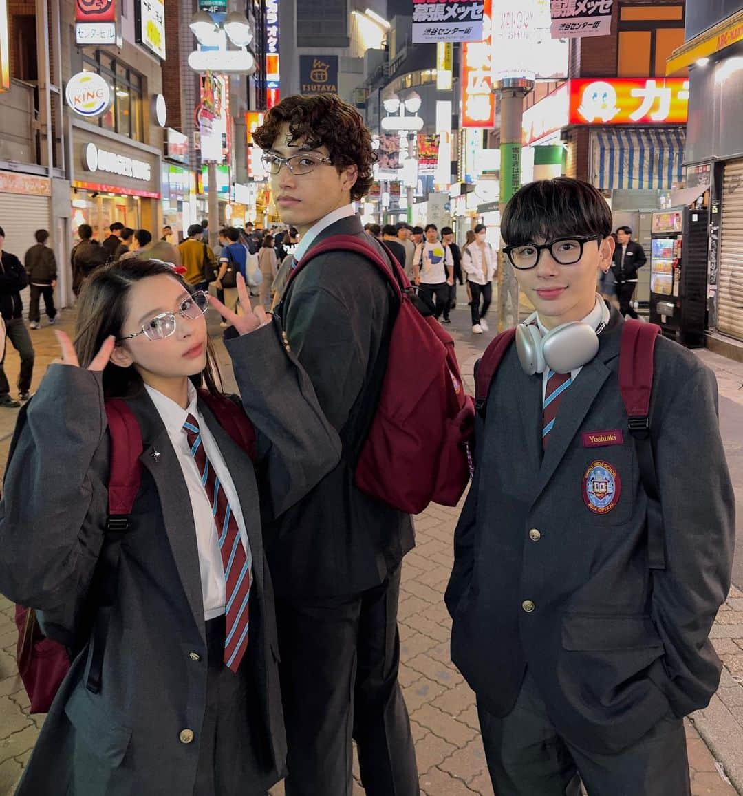 けみおさんのインスタグラム写真 - (けみおInstagram)「Hanging out in 渋谷 after Gentle High School 🏫 📕 ｡｡｡φ(ｰ｀ )ﾒﾓﾒﾓ･･･ﾎﾞｷｯ!!☆_/o(□｀;)!!  #GentleHighSchool  #gifted」11月5日 11時23分 - mmkemio