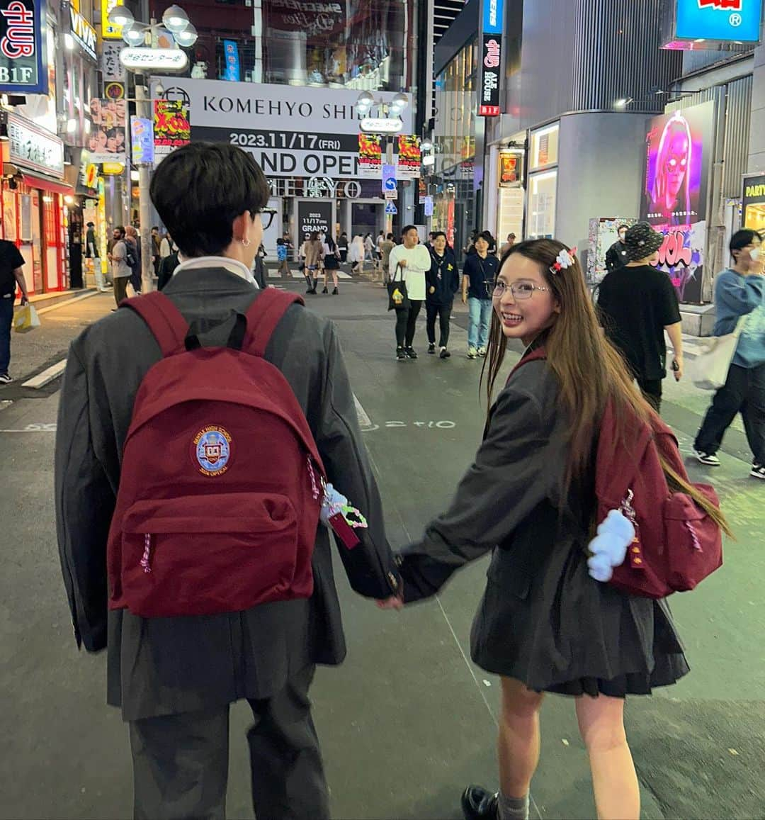 けみおさんのインスタグラム写真 - (けみおInstagram)「Hanging out in 渋谷 after Gentle High School 🏫 📕 ｡｡｡φ(ｰ｀ )ﾒﾓﾒﾓ･･･ﾎﾞｷｯ!!☆_/o(□｀;)!!  #GentleHighSchool  #gifted」11月5日 11時23分 - mmkemio