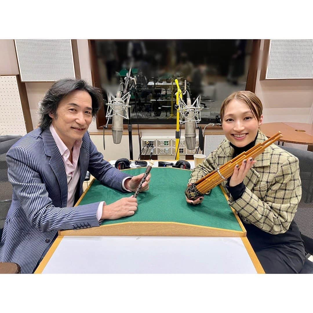 望海風斗のインスタグラム：「📻 本日夜9:00〜 #ラジオ #NHKFM #望海風斗のサウンドイマジン #毎週日曜夜9時 ゲスト #東儀秀樹 さん ⁡ 雅楽の神秘的な世界に心ときめかせる時間となりました✨ 東儀さんは正に『音の世界に生きる』方。ジャンルレスに音楽を楽しまれる東儀さんだからこそのお話しも🎼🎸🎹 ⁡ そして、東儀さんの#音 に大感動🥹 ⁡ ⁡ 聴き逃しは #らじるらじる で何度でも！ #公式Xも宜しく ⁡」