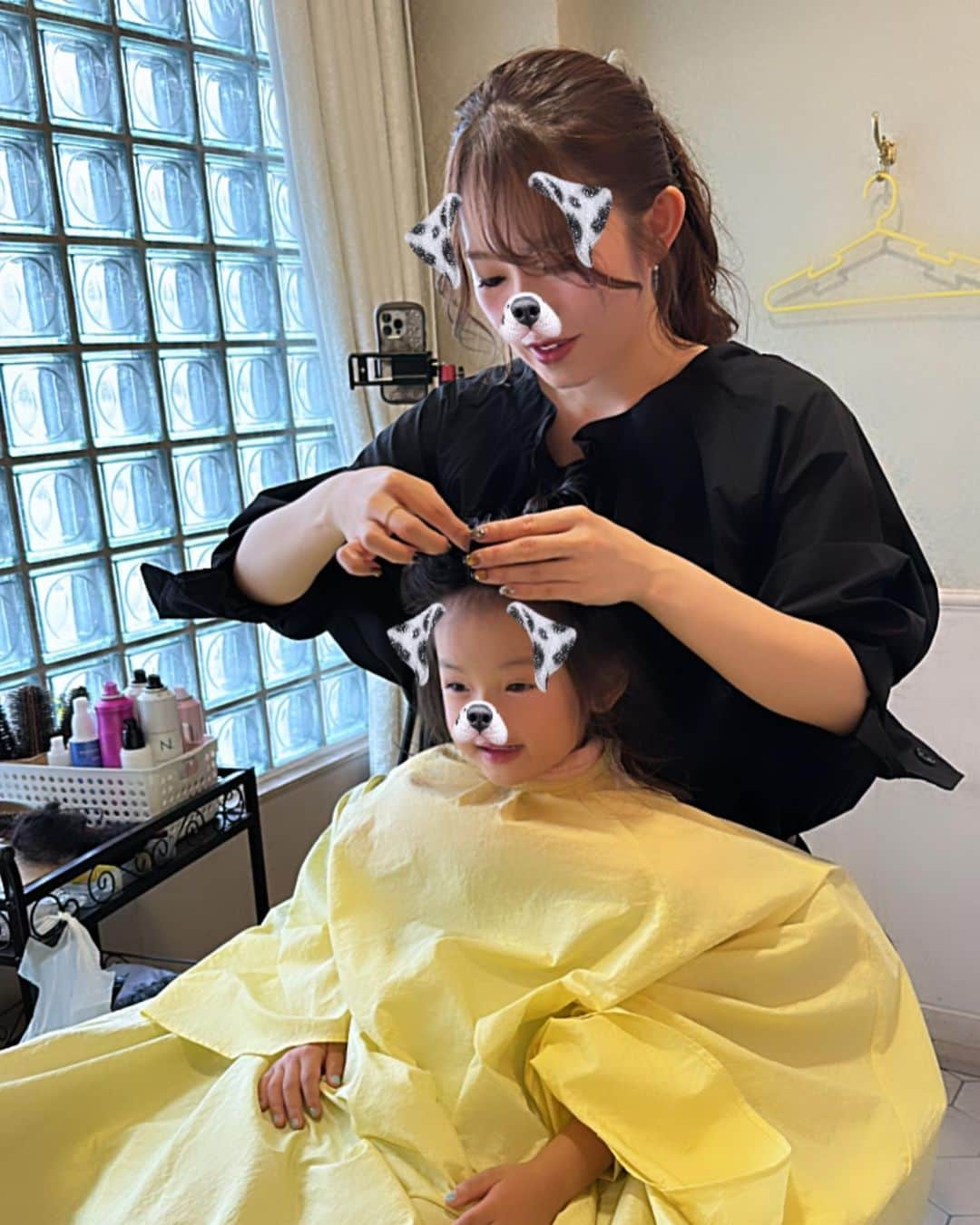 大知めぐみさんのインスタグラム写真 - (大知めぐみInstagram)「5歳はシンデレラに変身させて頂きました☺️💕  さきちゃんありがとうございます🥺🙏🏻💓 @amie_saaki   最後の写真が1番めいっぽい😂笑 ⁡ #めちゃんにとってさきちゃんは魔法使い ✨ #パパは馬車 🚗³₃笑 ⁡ ⁡ ⁡ ⁡ ⁡ ⁡ ⁡ ⁡ ⁡ ⁡ ⁡ ⁡ #シンデレラ #シンデレラドレス #キッズヘアアレンジ #キッズヘア #キッズ #子供ヘアアレンジ #5歳 #5歳女の子 #5歳誕生日 #プリンセスドレス #プリンセス #プリンセス体験 #happybirthday #誕生日プレゼント #美容師の娘 #育児 #子供 #子供のいる暮らし #こども  #こどものいる暮らし#女の子のママ  #女の子ママ #육아스타그램 #육아 #육아소통 #육아맘 #맘스타그램 #오오티디」11月5日 11時43分 - megmeg0715