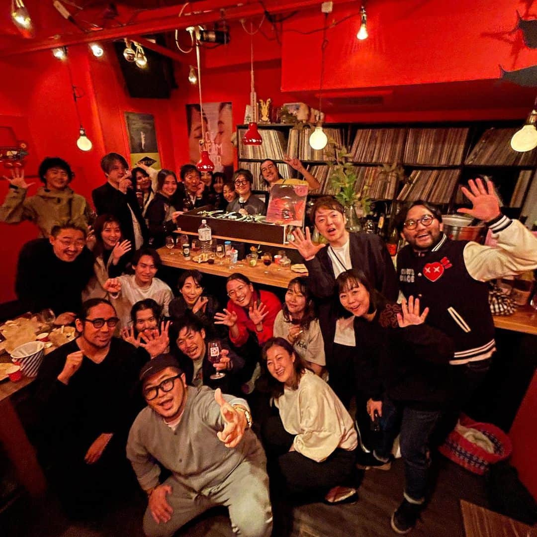 三浦崇宏のインスタグラム：「#birthday  #bar #happybirthday  #aoyama #赤い部屋 #誕生日 #おめでとうございます #instagood  #師匠の誕生日といえば赤い部屋と聞いて」