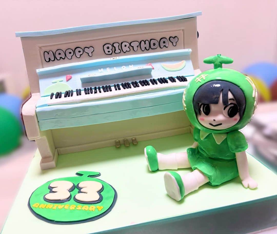 山口めろんのインスタグラム：「昨日載せたこれの正体！なんとケーキ🍰！！！ #デコレーションケーキ」