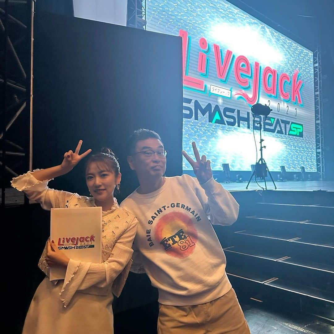 高橋みなみのインスタグラム：「カンテレ開局65周年記念 Livejack 2023 SMASH BEAT SP✨ お越しくださった皆さん本当にありがとうございましたー！  今回は関西テレビの 『SMASH BEAT』 という別の音楽イベントと合体する形でダンス&ボーカルグループだけで2日間お届けしました✨🥺  昨年開催時は声出しNGだったLivejack、、 今年はもちろん声出し解禁✨ 会場に来てくださった皆さんの声援がとっても素敵で最高でした！！  私はDAY1は関西テレビ堀田篤アナウンサーと！ そしてDAY2は我らが中島ヒロトさんとMCを務めさせていただきました🤗 年に1度、ヒロトさんとこうしてお仕事をご一緒できるの本当に嬉しい！！隣にヒロトさんが居てくれる安心感たるや🥹✨  DAY1、DAY2と 素晴らしいステージを見せてくださった  原因は自分にある。 DXTEEN BUDDiiS WATWING 超特急  LIL LEAGUE ONE N' ONLY 7m!n BALLISTIK BOYZ Lilかんさい MA55IVE THE RAMPAGE  皆さん本当にありがとうございました！！ かっこよかったー✨✨  今回のイベントの模様は 11月26日(日)、深夜24時30分から関西テレビで放送されますのでぜひチェックしてくださいねー🤗✨✨  #Livejack 2023  #SMASHBEAT SP #ライブジャック  #スマッシュビート  #カンテレ #カンテレ開局65周年記念   #原因は自分にある #超特急 #DXTEEN #BUDDiiS #WATWING   #7min #BALLISTIKBOYZ #MA55IVE #THERAMPAGE #Lilかんさい #LILLEAGUE #ONENONLY  衣装👗 DAY1 トップス・スカート @doublestandard_official  イヤリング @masaejewelry ブーツ @dianashoespress  DAY2 トップス @coel.official  スカート @lounie_jp  イヤリング @gyelep」