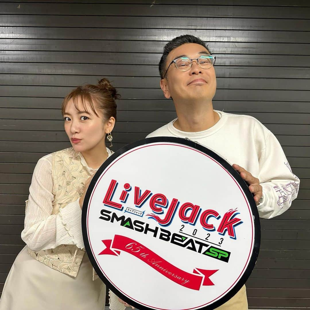 高橋みなみさんのインスタグラム写真 - (高橋みなみInstagram)「カンテレ開局65周年記念 Livejack 2023 SMASH BEAT SP✨ お越しくださった皆さん本当にありがとうございましたー！  今回は関西テレビの 『SMASH BEAT』 という別の音楽イベントと合体する形でダンス&ボーカルグループだけで2日間お届けしました✨🥺  昨年開催時は声出しNGだったLivejack、、 今年はもちろん声出し解禁✨ 会場に来てくださった皆さんの声援がとっても素敵で最高でした！！  私はDAY1は関西テレビ堀田篤アナウンサーと！ そしてDAY2は我らが中島ヒロトさんとMCを務めさせていただきました🤗 年に1度、ヒロトさんとこうしてお仕事をご一緒できるの本当に嬉しい！！隣にヒロトさんが居てくれる安心感たるや🥹✨  DAY1、DAY2と 素晴らしいステージを見せてくださった  原因は自分にある。 DXTEEN BUDDiiS WATWING 超特急  LIL LEAGUE ONE N' ONLY 7m!n BALLISTIK BOYZ Lilかんさい MA55IVE THE RAMPAGE  皆さん本当にありがとうございました！！ かっこよかったー✨✨  今回のイベントの模様は 11月26日(日)、深夜24時30分から関西テレビで放送されますのでぜひチェックしてくださいねー🤗✨✨  #Livejack 2023  #SMASHBEAT SP #ライブジャック  #スマッシュビート  #カンテレ #カンテレ開局65周年記念   #原因は自分にある #超特急 #DXTEEN #BUDDiiS #WATWING   #7min #BALLISTIKBOYZ #MA55IVE #THERAMPAGE #Lilかんさい #LILLEAGUE #ONENONLY  衣装👗 DAY1 トップス・スカート @doublestandard_official  イヤリング @masaejewelry ブーツ @dianashoespress  DAY2 トップス @coel.official  スカート @lounie_jp  イヤリング @gyelep」11月5日 11時47分 - taka37_chan