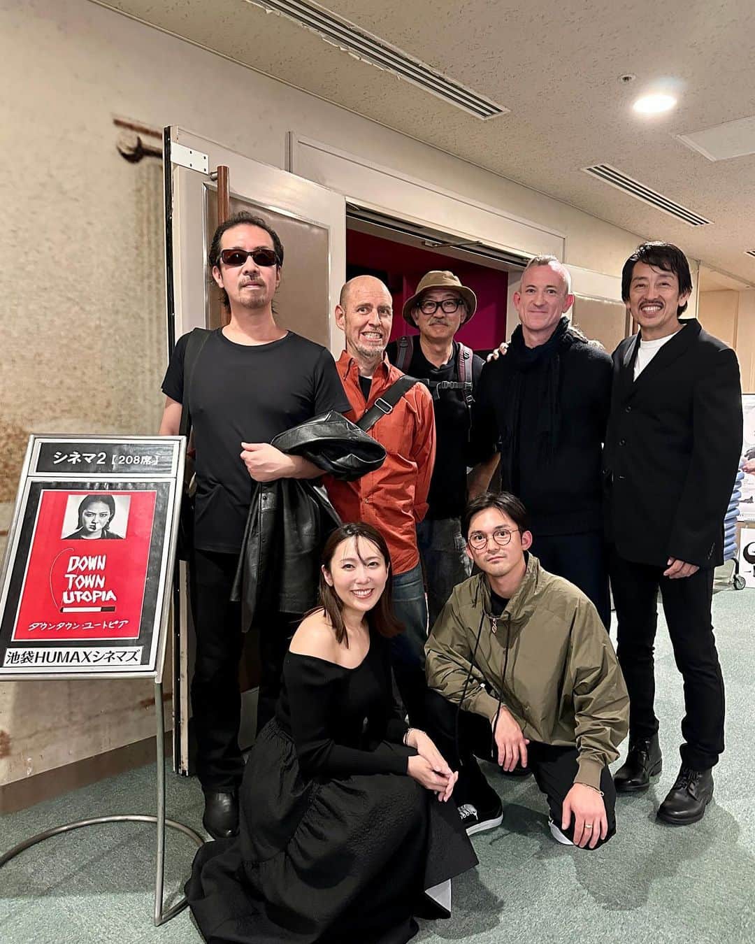 のインスタグラム：「昨夜のミニ舞台挨拶より。 録音のポールさん、撮影助手のカールさんも来てくれたよ！  今日も劇場に顔出すつもり。 20:00 シアター２でお待ちしております！ #ダウンタウンユートピア #池袋HUMAXシネマズ」