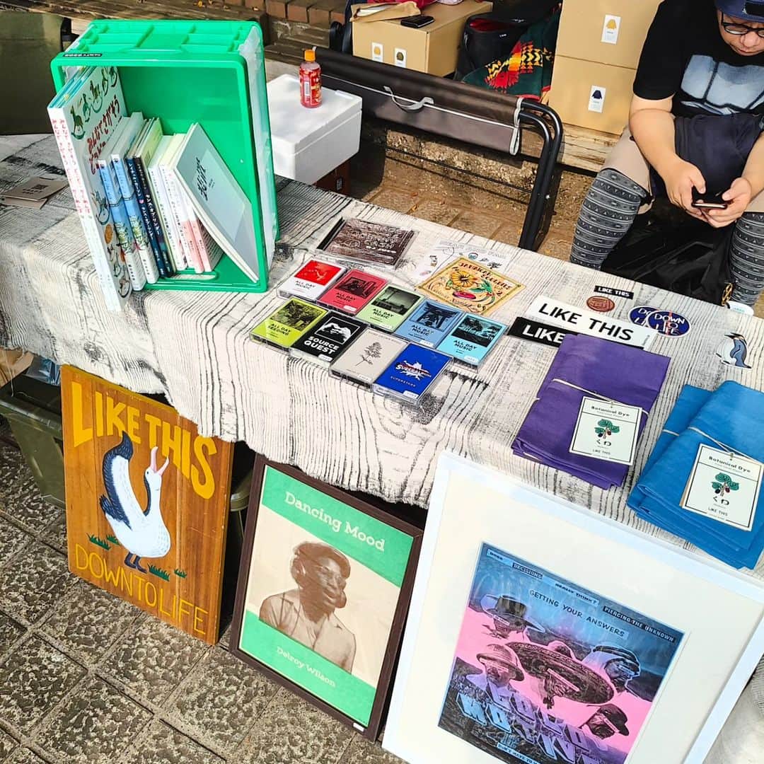 ブルボン小林さんのインスタグラム写真 - (ブルボン小林Instagram)「本日（5日）開催、えどがわ楽市のLIKE THIS SHOPにて『あの人が好きって言うから…』発売。SUPERSTARSのカセットもまだあります。ライブは12:30すぎから。 #えどがわ楽市」11月5日 11時54分 - bourbon_kobayashi