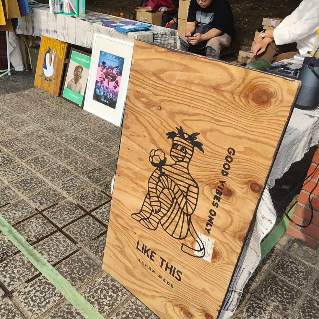 ブルボン小林のインスタグラム：「本日（5日）開催、えどがわ楽市のLIKE THIS SHOPにて『あの人が好きって言うから…』発売。SUPERSTARSのカセットもまだあります。ライブは12:30すぎから。 #えどがわ楽市」