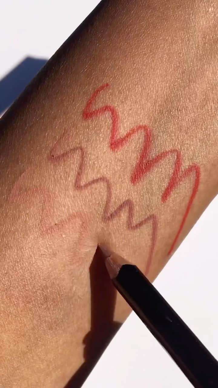 Anastasia Beverly Hillsのインスタグラム：「The #ABHLips liner love is real 🥵 You can now get 8 MINIS and our 3-in-1 pencil Sharpener housed in a custom ABH Brush Roll in our Deluxe Mini Lip Liner Set, available now at the link in bio!! 👄😍  Shades included: 💋Baby Roses – Light rosy pink   💋Toffee Rose – Deep toffee rose  💋Muted Mauve – Nude taupe beige  💋Dusty Rose – Rosy lilac    💋Deep Taupe – Soft beige brown   💋Mocha – Brown beige  💋Raisin – Dusty rose   💋Cherry – Bright cherry red    📸: @fabbeautyboss (she/her)  #AnastasiaBeverlyHills」
