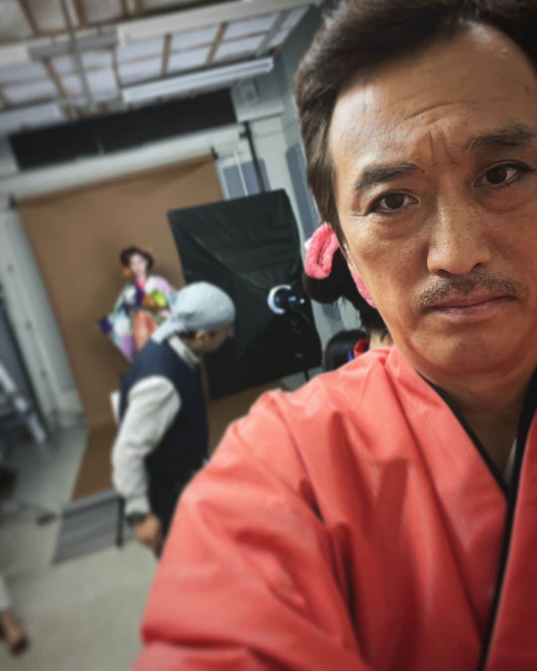 大鶴義丹さんのインスタグラム写真 - (大鶴義丹Instagram)「『 #誠の挽歌 』 パンフレット撮影中、、」11月5日 12時03分 - gitan.ohtsuru