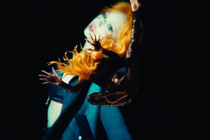 ヒョナ のインスタグラム：「This is HyunA's ________ (Trailer) 2023.11.06 6PM KST ❤️‍🔥」