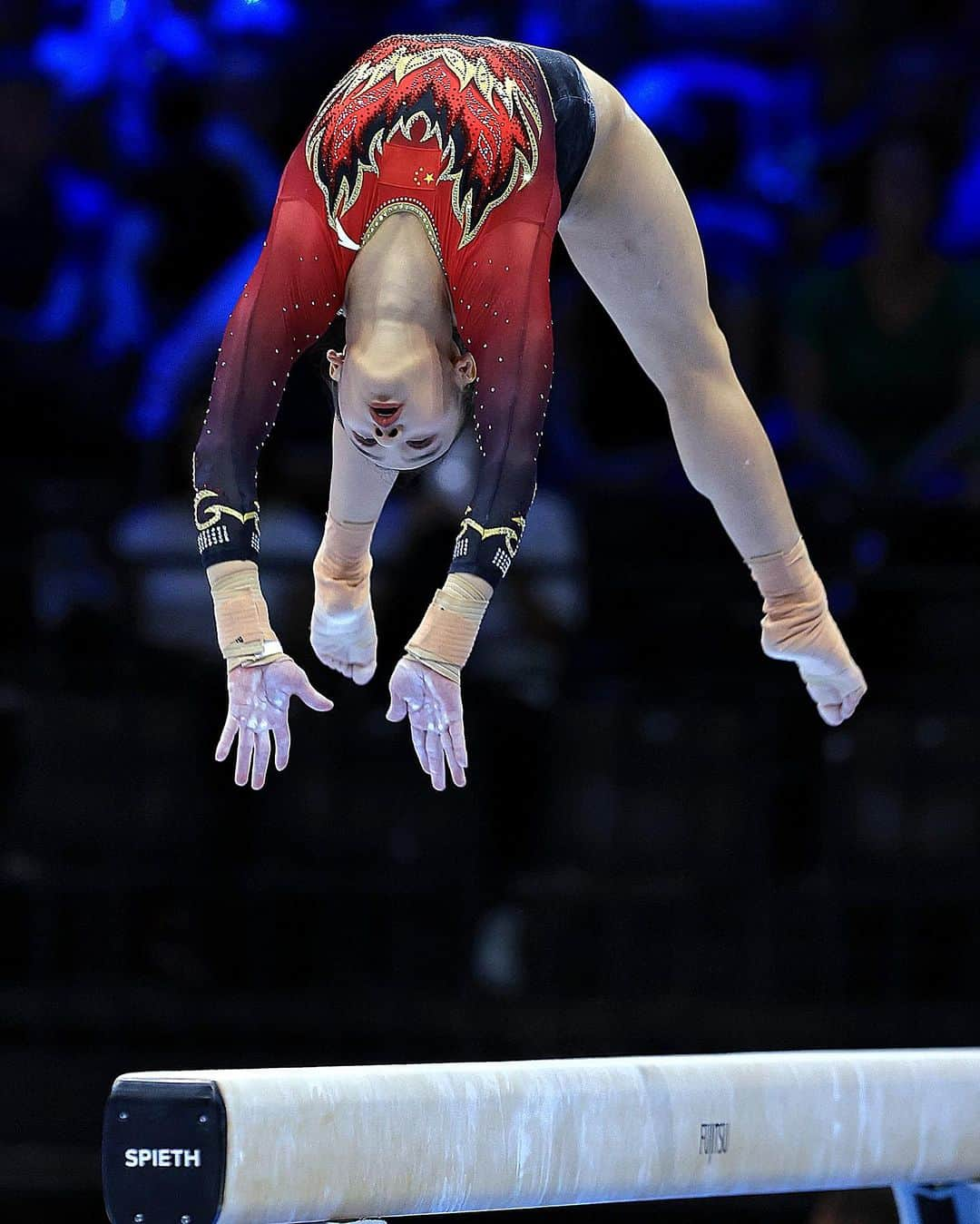 Inside Gymnasticsさんのインスタグラム写真 - (Inside GymnasticsInstagram)「We’re head-over-heels in awe of this photo!  Photo by Ricardo Bufolin for Inside Gymnastics magazine   #gymnastics #gymnast #athlete #beam #beaming」11月5日 12時18分 - insidegym