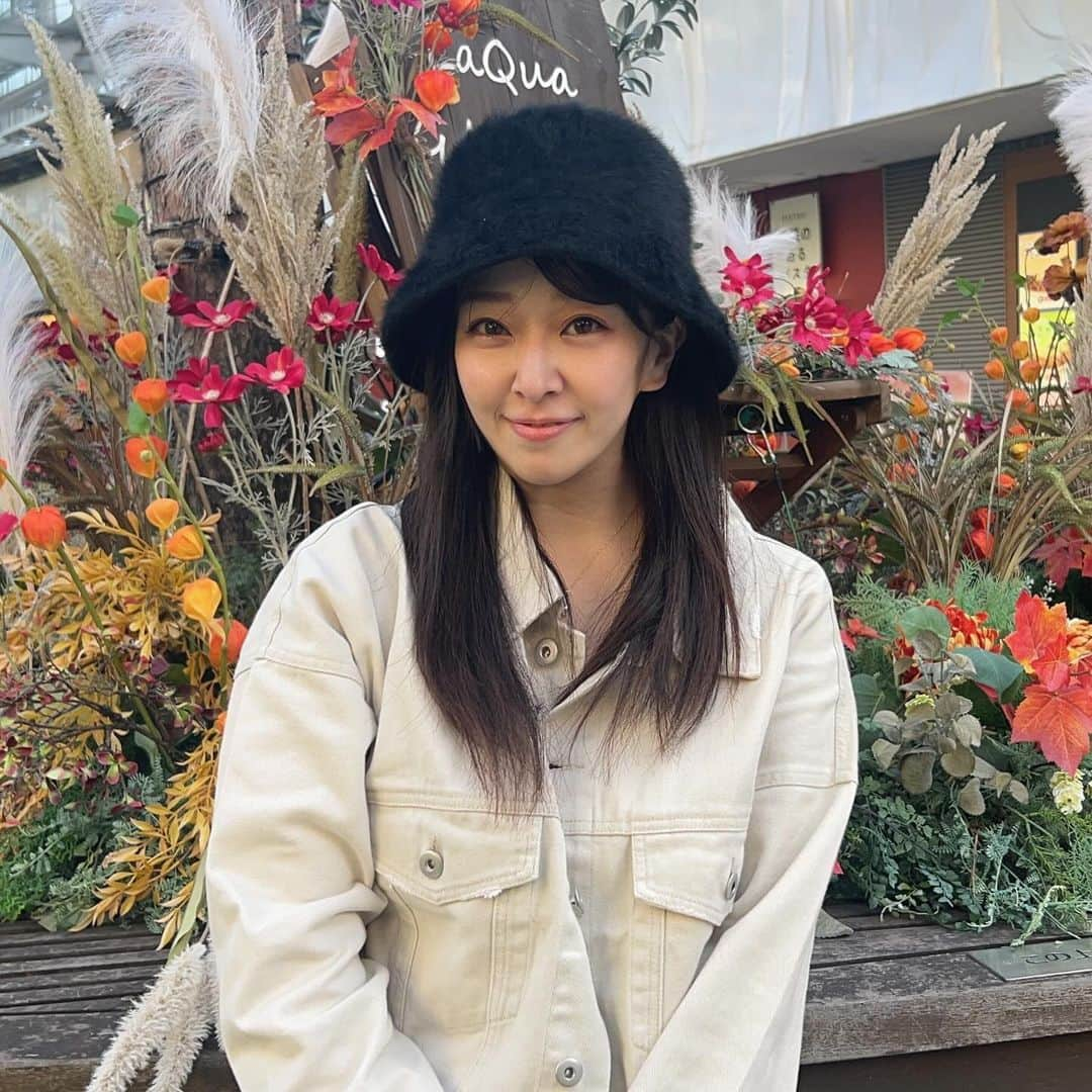 中冨杏子のインスタグラム：「30歳になりました︎‪🫶🏻 産まれて30年あっという間😊  もっともっと大人になってると思っとったけど 中身は子供のまんまです^ ^  私が私でよかった、生きてて良かった、と 思わせてくださる皆様に心からありがとうを伝えたいです✨️ いつも応援ありがとうございます。  産んでくれた父と母に愛をこめてありがとう✨️  お祝いメッセージ 🎁を送ってくださった方も ありがとうございます🧸⸒⸒  ステージアップした中冨杏子を 今後ともどうぞよろしくお願いします♡  みんなだいすきっ！  2023.11.05  中冨杏子  I'm 30 years old︎🫶🏻  30 years after being born😊  I thought I was getting more and more mature.  Inside is just like a child ^ ^  I'm glad I'm me, I'm glad I'm alive.  I would like to express my heartfelt thanks to everyone who makes me think✨️  Thank you for your continued support.  Thank you for loving my father and mother who gave birth✨️  Congratulatory message  🎁Even those who sent me  Thank you very much🧸⸒⸒  Kyoko Nakatomi who staged up  I look forward to working with you in the future♡  I love everyone!  2023.11.05  Anko  Nakatomi  #birthday #30thbirthday #30  #ありがとう #感謝 #アラサー  #三十路 #まさかのダウン #私らしい誕生日」