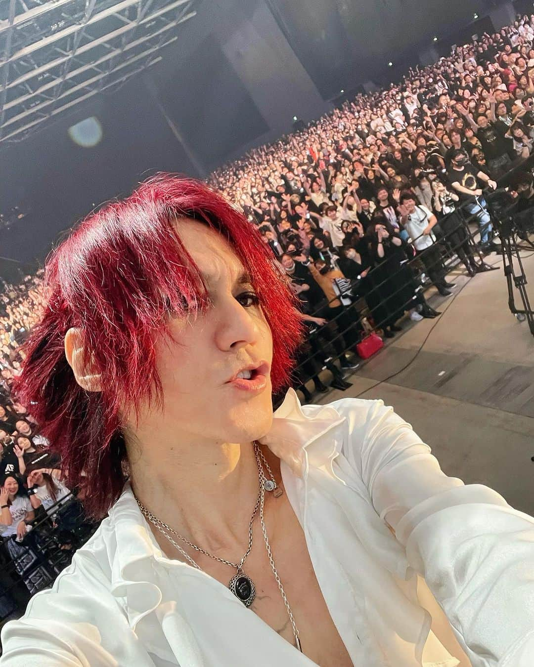 SUGIZOのインスタグラム：「From FUKUOKA with Love 1104.  LUNA SEA DUAL ARENA TOUR 2023。 マリンメッセ福岡公演初日 MOTHER OF LOVE, MOTHER OF HATE。 やはり流石第二の故郷福岡、みんな素晴らしかった！心から感謝！ 今日２日目、UNENDING STYLE、全霊で行くよ。全ての瞬間が奇跡の集積。 みんな絶対に今のLUNA SEAを逃さないでね！  #LUNASEA #SUGIZO #MOTHERvsSTYLE  #DUAL_ARENA_TOUR_2023 #マリンメッセ福岡」