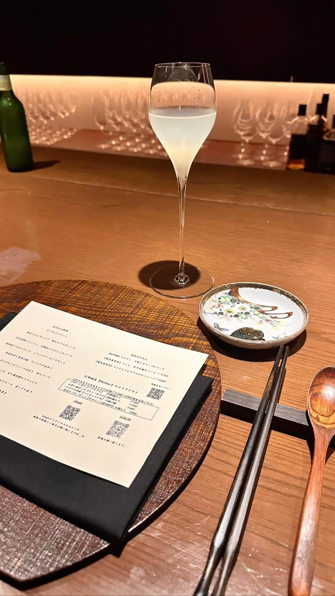 赤嶺紗羅のインスタグラム：「@vinsemble_kobe 🍽️🇫🇷 　 姉妹店 @penheur のカヌレもお持ち帰り🥡 雰囲気も良くて素敵なお店でした🎉 　 📍神戸三宮　vinsemble」