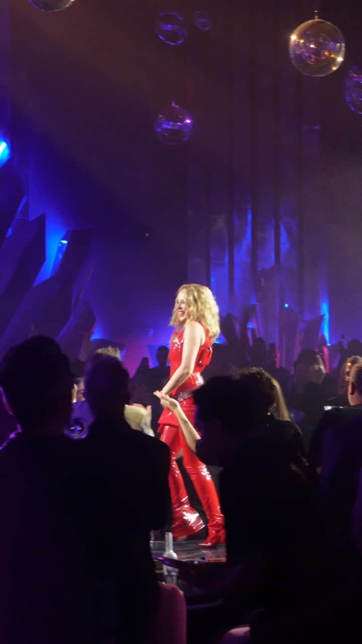 カイリー・ミノーグのインスタグラム：「That’s right Vegas, it was Love at First Sight 😘❤️」
