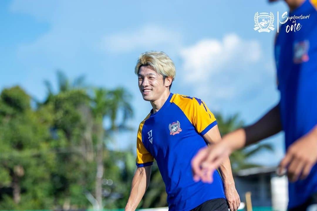 馬場悠企さんのインスタグラム写真 - (馬場悠企Instagram)「I'm having a good time. 😁💯  #thaileague2 #suphanburi #voltofficial #no37 #japan #asia #footballplayer  #football #soccer #life #enjoy #training #youtube」11月5日 12時24分 - yuki_bamba32