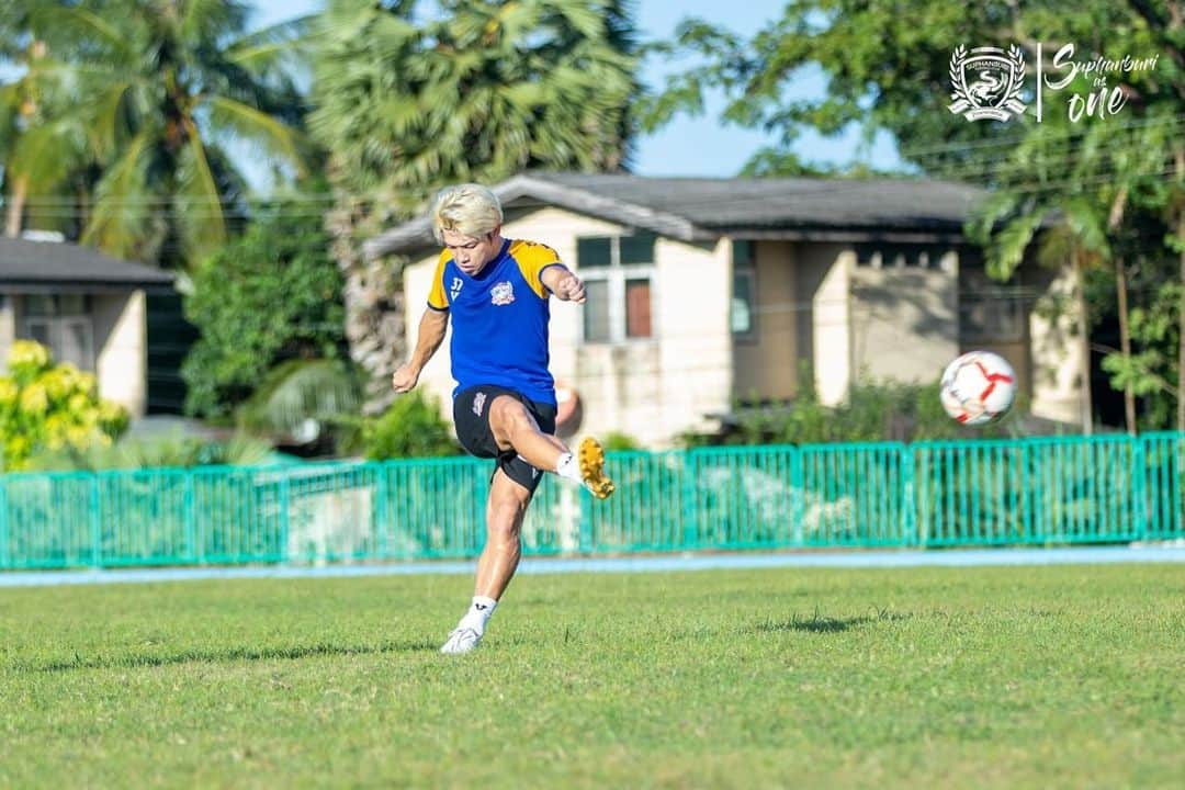 馬場悠企さんのインスタグラム写真 - (馬場悠企Instagram)「I'm having a good time. 😁💯  #thaileague2 #suphanburi #voltofficial #no37 #japan #asia #footballplayer  #football #soccer #life #enjoy #training #youtube」11月5日 12時24分 - yuki_bamba32