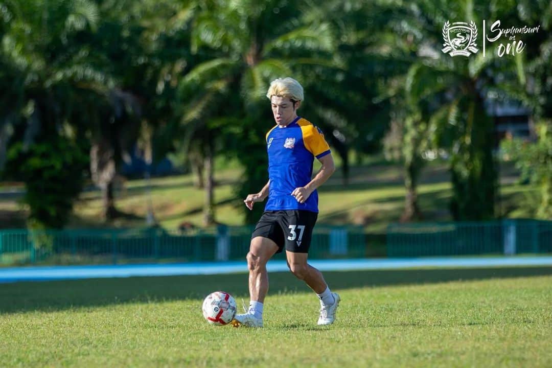 馬場悠企さんのインスタグラム写真 - (馬場悠企Instagram)「I'm having a good time. 😁💯  #thaileague2 #suphanburi #voltofficial #no37 #japan #asia #footballplayer  #football #soccer #life #enjoy #training #youtube」11月5日 12時24分 - yuki_bamba32
