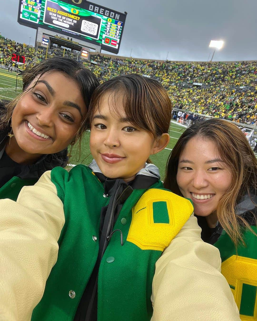 長野未祈さんのインスタグラム写真 - (長野未祈Instagram)「Home is where the field is 🏈 🦆 💛🍂 🍁 🌧️ #goducks #uowomeninflight #感謝」11月5日 12時29分 - minorinagano