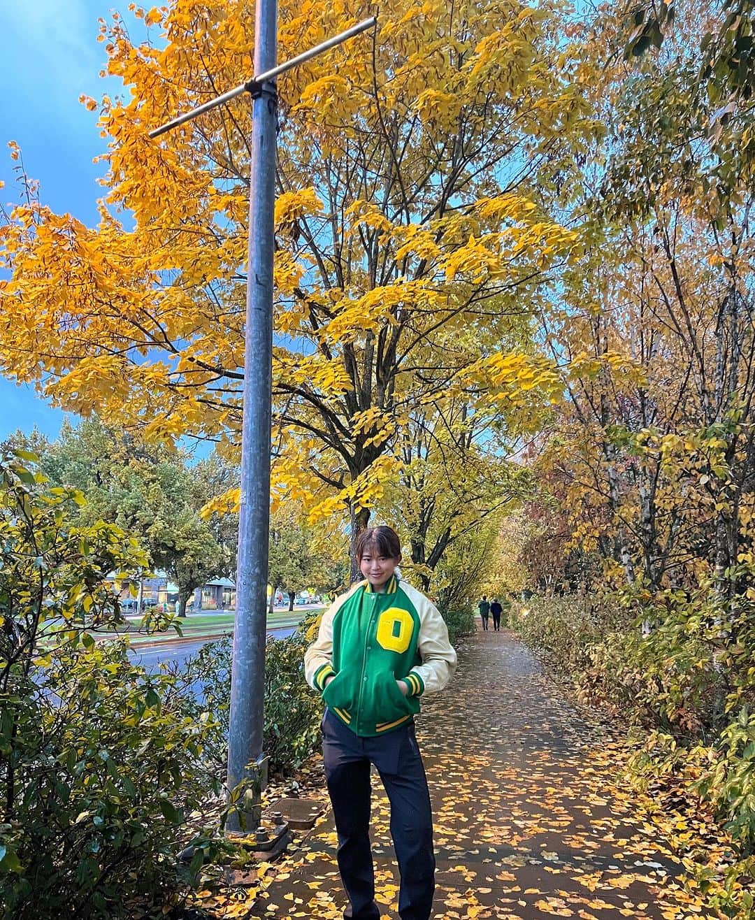 長野未祈のインスタグラム：「Home is where the field is 🏈 🦆 💛🍂 🍁 🌧️ #goducks #uowomeninflight #感謝」