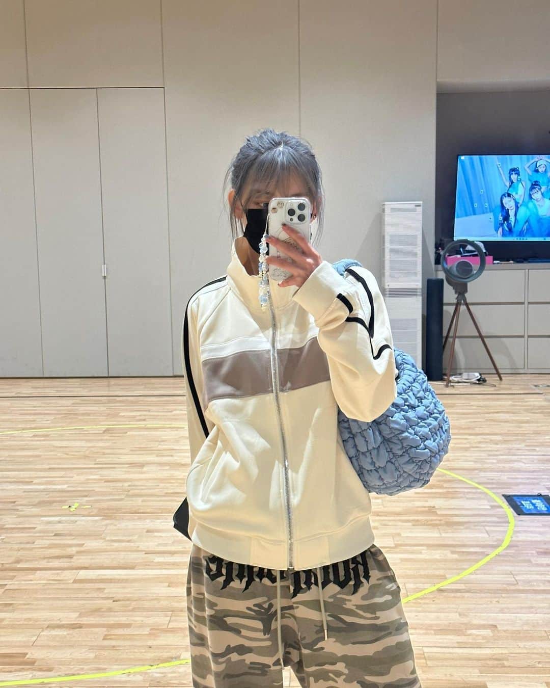 宮脇咲良さんのインスタグラム写真 - (宮脇咲良Instagram)「Perfect night 활동 모음집 pt1💜」11月5日 12時30分 - 39saku_chan