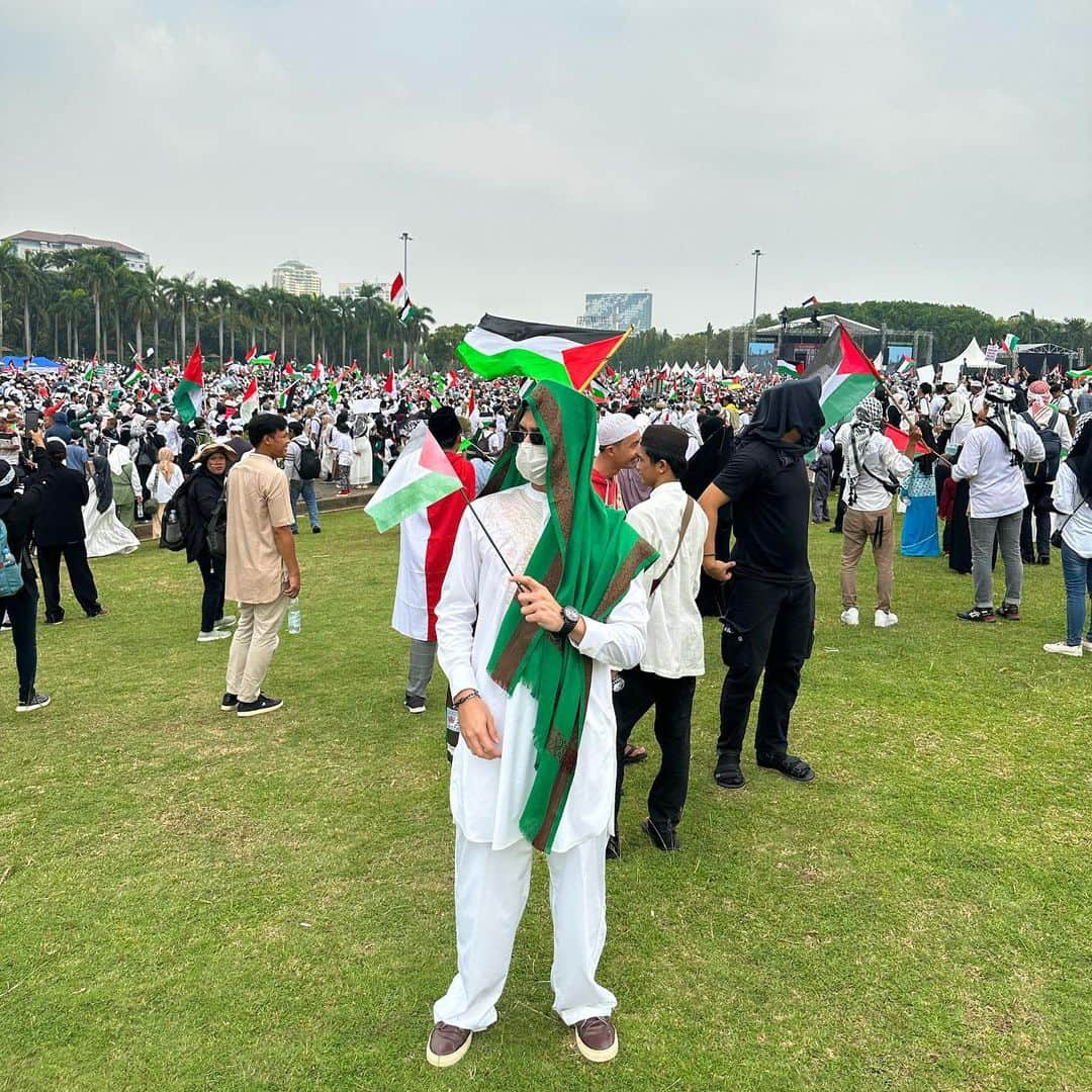 Al Ghazali Köhlerさんのインスタグラム写真 - (Al Ghazali KöhlerInstagram)「I believe the land of Palestine will be returned to owners of the land with the help of God. I believe in kingdom of heaven. And i believe in the kingdom of love 🍉🇵🇸 #freepalestine」11月5日 12時34分 - alghazali7