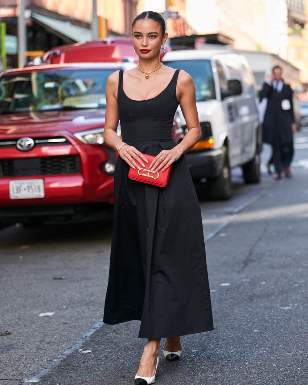 NYFW（ニューヨークファッションウィーク）さんのインスタグラム写真 - (NYFW（ニューヨークファッションウィーク）Instagram)「#Streetstyle at #CarolinaHerrera SS24」11月5日 4時05分 - nyfw