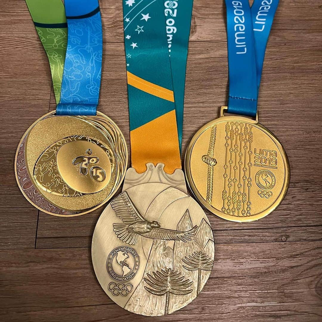 ルイス・アルタミル・メロさんのインスタグラム写真 - (ルイス・アルタミル・メロInstagram)「Mais um Pan-Americano pra conta, mais uma medalha, e dessa vez 3x 🥇 na mesma prova, em três edições (2015,2019 e 2023). Aprendizados importantes para a vida e para as próximas temporadas a frente.   Agradeço imensamente a Deus, família, equipe e amigos, pela torcida e mensagens.  Agora é descansar a mente e se reinventar...  Seguimos 🥷🏽  #panSantiagoCHI2023」11月5日 3時48分 - luizaltamir96