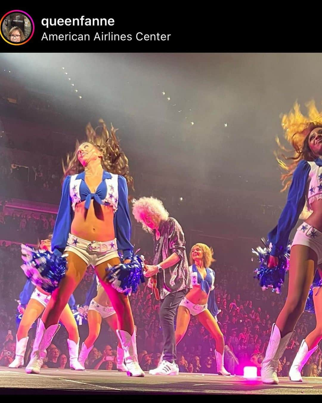 ブライアン・メイさんのインスタグラム写真 - (ブライアン・メイInstagram)「Thank you Dallas For some great new memories. Thank you lovely DCC ladies.  What a blast !!! Bri」11月5日 3時49分 - brianmayforreal