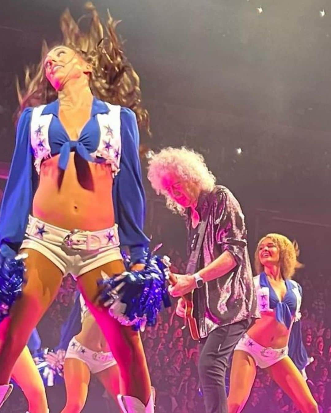 ブライアン・メイのインスタグラム：「Thank you Dallas For some great new memories. Thank you lovely DCC ladies.  What a blast !!! Bri」