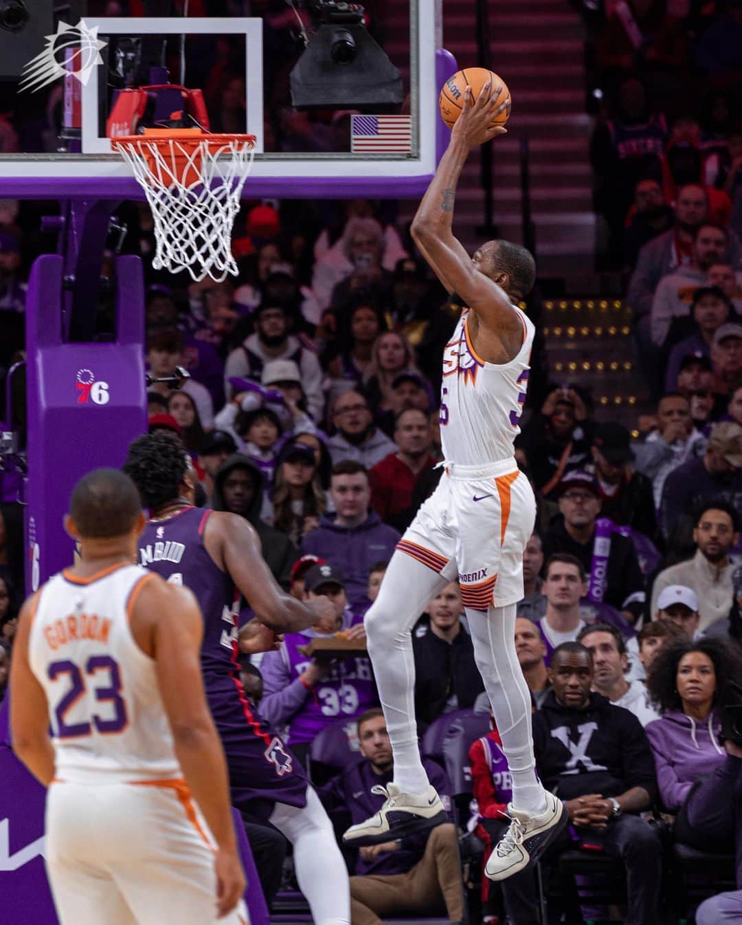 フェニックス・サンズのインスタグラム：「KD with the throwdown! 💥」
